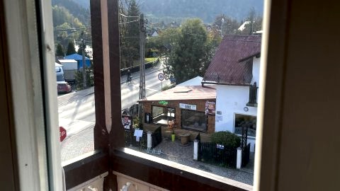 Apartament 60 m kw z 3 balkonami, widok na gory. Ogrod do dyspozycji, garaz.