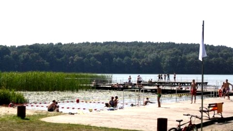 Bacówki nad jeziorem Goszcza