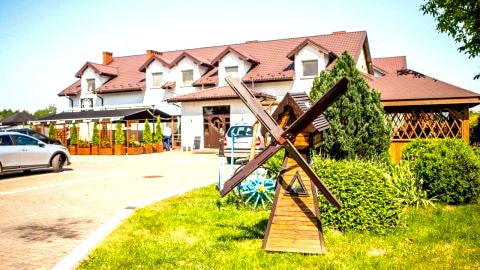 GOŚCINIEC ZACISZE - pokoje & restauracja blisko A2 Dąbie - Uniejów