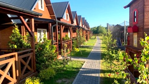 Pod Dębami Wicie- domki drewniane nad morzem