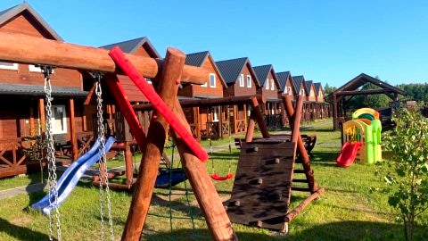 Pod Dębami Wicie- domki drewniane nad morzem