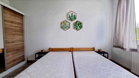 Przestronne mieszkanie na parterze domu z ogrodem