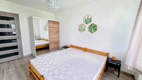 Przestronne mieszkanie na parterze domu z ogrodem