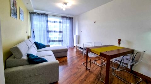 Przestronne mieszkanie na parterze domu z ogrodem