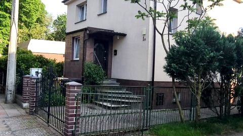 Dom wolnostojący-pokoje dla pracowników