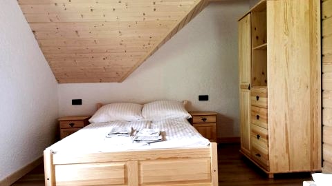 DOMEK POD CZEREMCHĄ