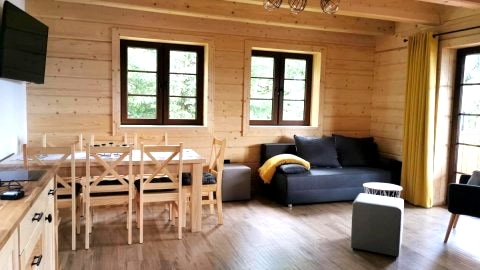DOMEK POD CZEREMCHĄ