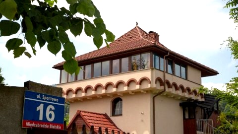 Blisko jeziora, basenów, szlaków górskich