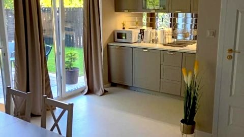 House Apartment z ogródkiem