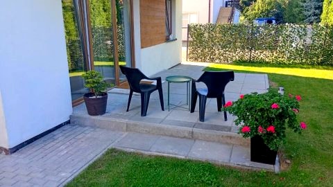 House Apartment z ogródkiem