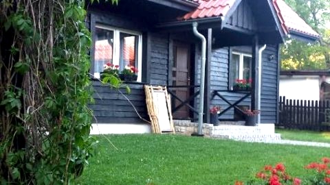 Willa pod lasem - kameralny obiekt blisko lasu i centrum. 