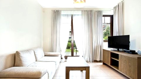 Apartament M&M, 2 pokoje, 300 m od plaży, prywatny ogródek, garaż, dla rodziny, 