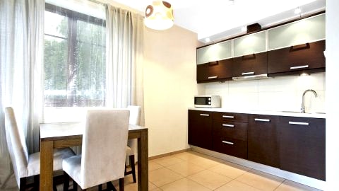 Apartament M&M, 2 pokoje, 300 m od plaży, prywatny ogródek, garaż, dla rodziny, 