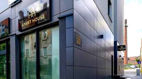 Apart House, Tylna 20