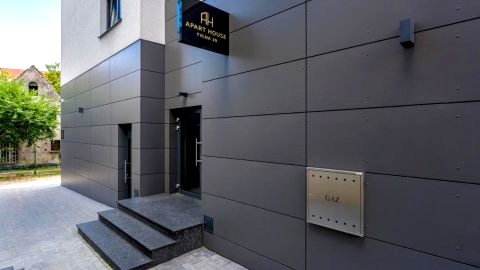 Apart House, Tylna 20