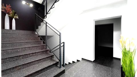 Apart House, Tylna 20