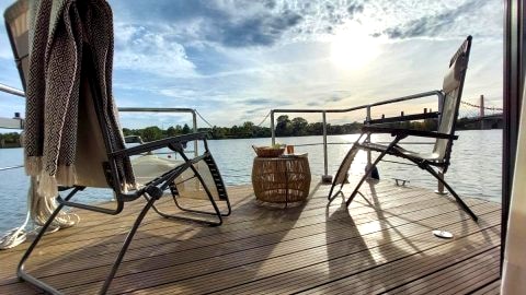 Lemuria Houseboat - pływający domek na wodzie