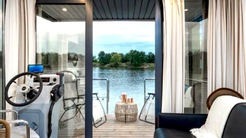 Lemuria Houseboat - pływający domek na wodzie