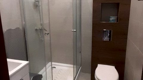 Słoneczne Pokoje z łazienkami, parkowanie dla gości 