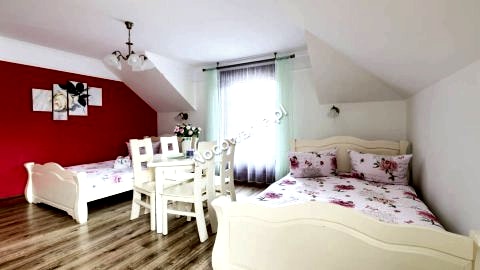 Pokój Deluxe 3-4 osobowy z łazienką i balkonem