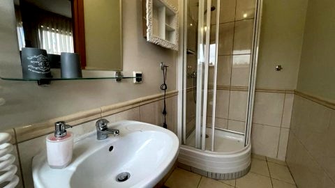 Villa Regina - Spokojna okolica - 100 metrów od lasu - blisko szpitala