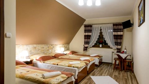 Pokój 4 osobowy z łazienką 