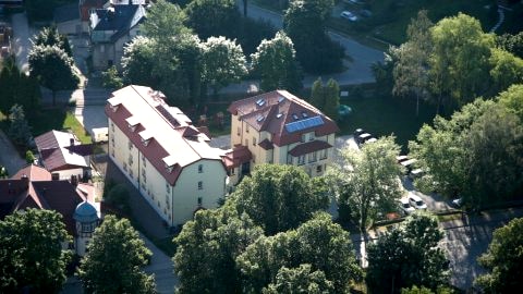 Centrum, blisko deptaka, parku zdrojowego, pijalni wód mineralnych, restauracji