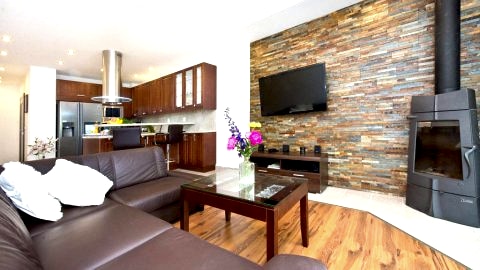 przestronny salon z kuchnia-apt. 3 sypialnie