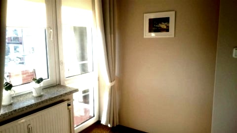 sypialnia z balkonem