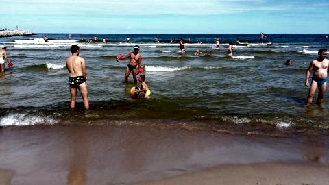 Piękna szeroka plaża z łagodnym wejściem w Ustce - plaża wschodnia - tylko 200m od Apartamentu Alicja
