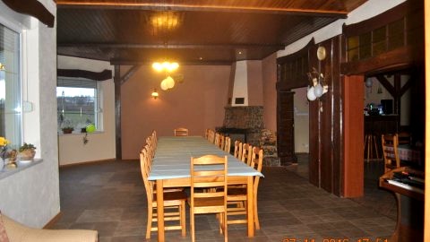 Stylowa sala z kominkiem