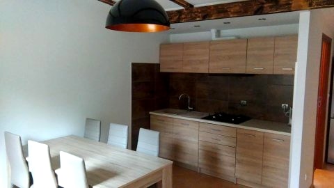 jadalnia z aneksem w apartamencie dużym