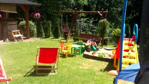 plac zabaw , piaskownica , trampolina , huśtawka
