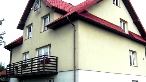 Dom z zewnątrz
