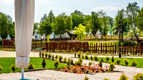 Widok z ogródka restauracyjnego