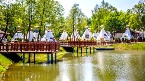 Widok na wioskę tipi