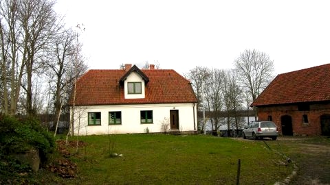 Gospodarswo Agroturystyczne na tle jeziora