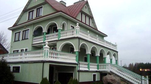 Leśniczówka nad stawem