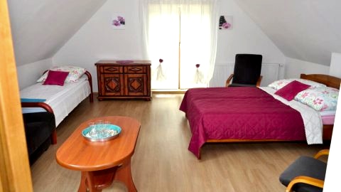 Pokój kwiatowy z łazienką/kabiną prysznicową/,garderobą i balkonem 