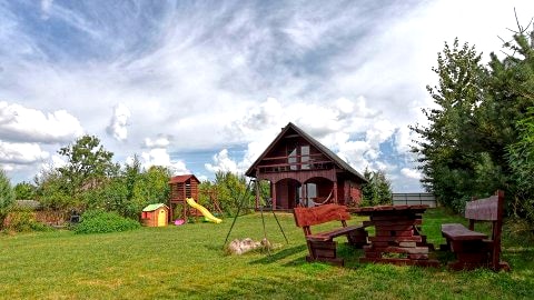 dom drewniany nad jeziorem, balia z jacuzzi, sauna, bilard