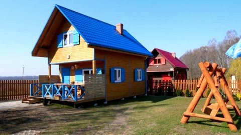 ogród z huśtawką