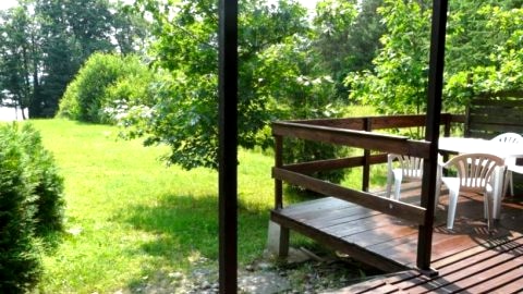 Dom letniskowy nad jeziorem z własną plażą i pomostem na ogromnej działce