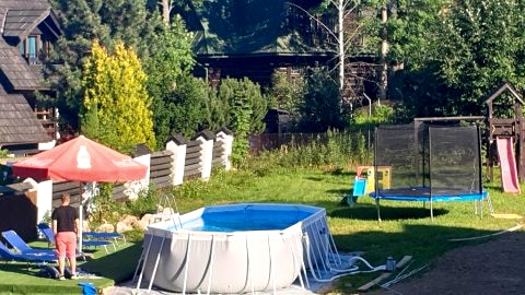 Ogród, basen, trampolina