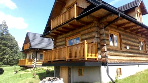 Tradycyjny góralski domek w górach. Komfortowy pobyt o każdej porze roku