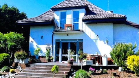 Chatka | Pokoje gościnne z gabinetem masażu | Piękny ogród, plac zabaw, parking