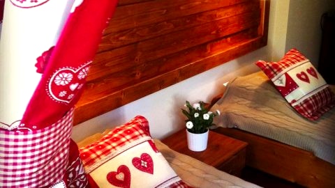 Willa Jaworzyna. Apartament z 2 sypialniami. Niby w lesie, a w sercu miasta. 