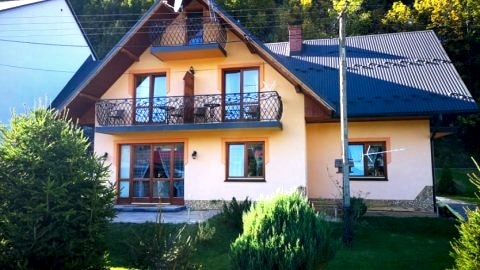 Dom widok z ogrodu