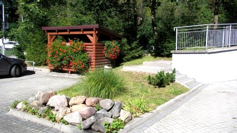 Parking przy apartamentowcu