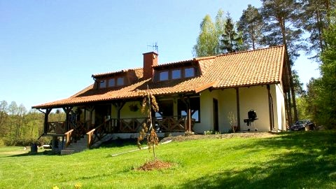 Dom Ostoja Spychowo z basenem  Przestrzeń, piękno, natura z dostępem do jeziora