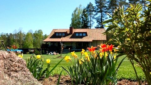 Dom Ostoja Spychowo z basenem  Przestrzeń, piękno, natura z dostępem do jeziora